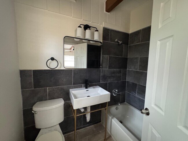 Building Photo - 1216 E 138th Ave