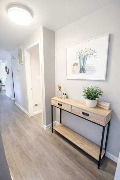 Building Photo - 11423-11425 5 Cedars Rd