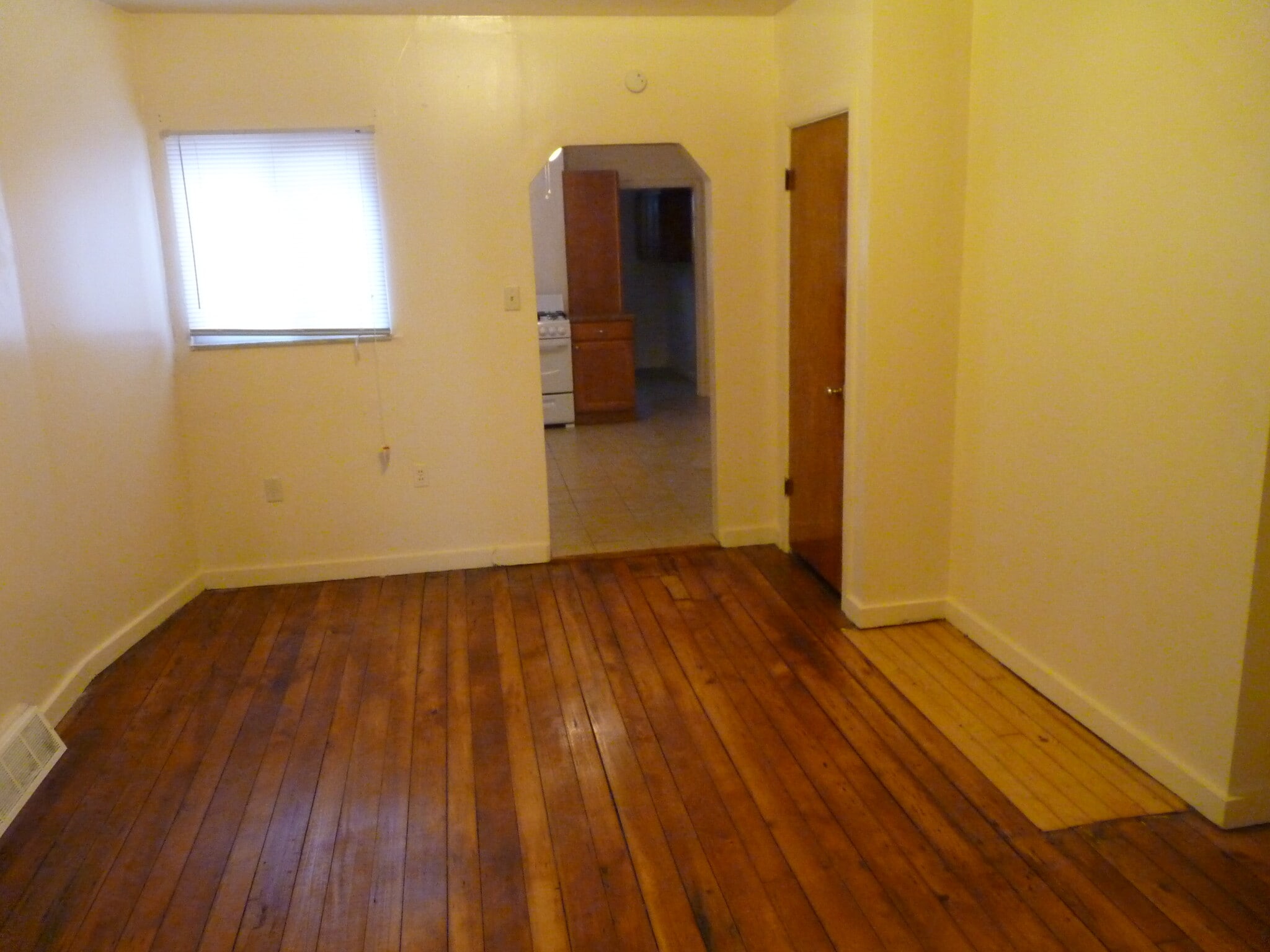 Livingroom looking into kitchen - 134 S 25th St