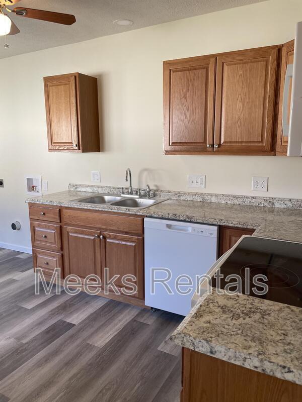 Building Photo - 214 Lakeview Dr