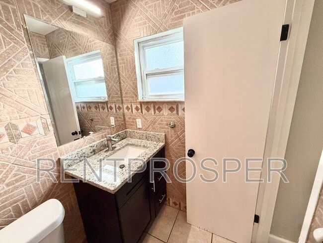 Building Photo - 376 Imperial Dr