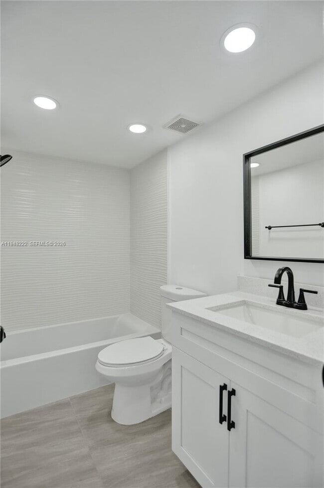 Building Photo - 2771 Taft St