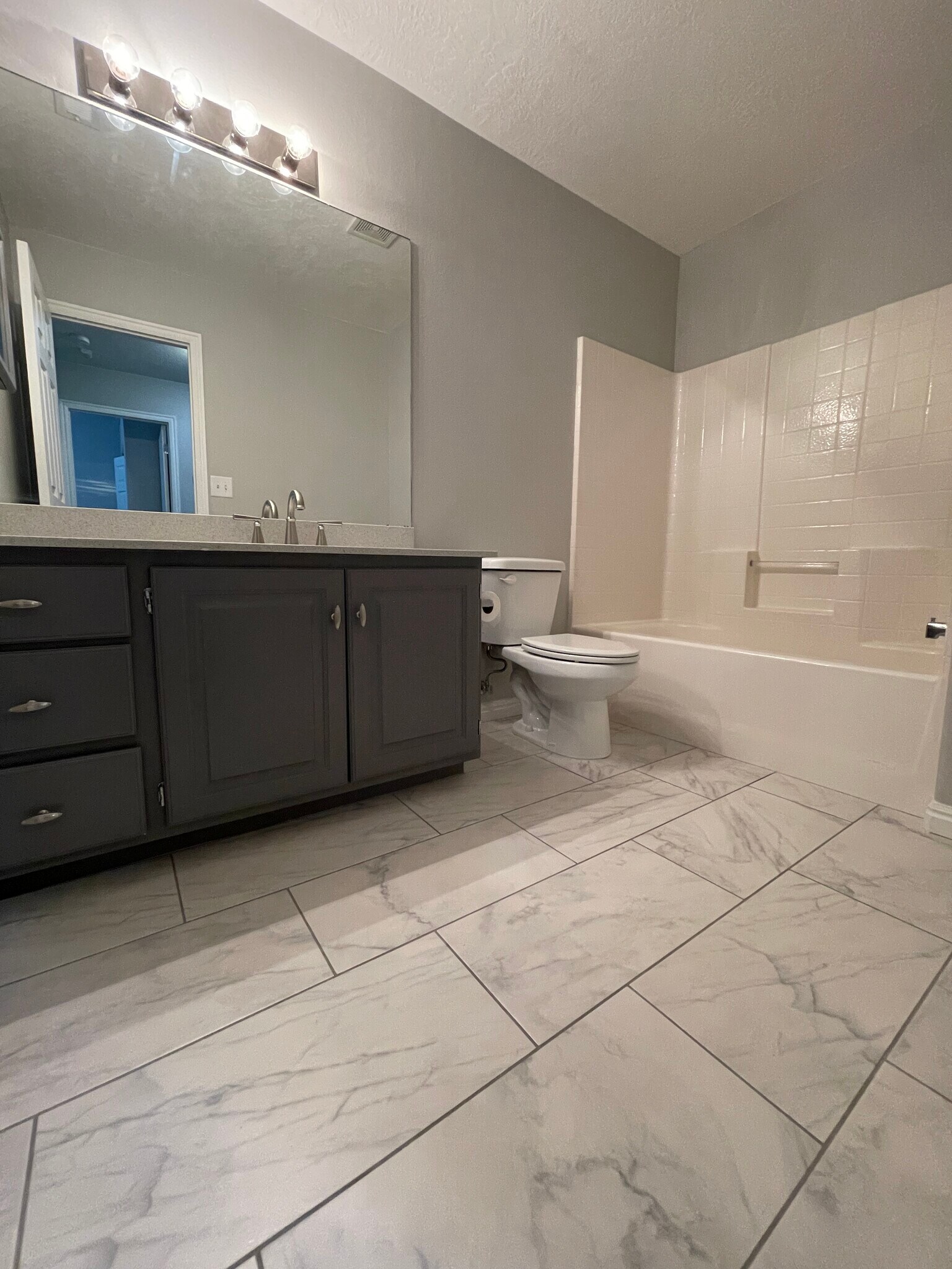 Building Photo - 290 S 1200 E