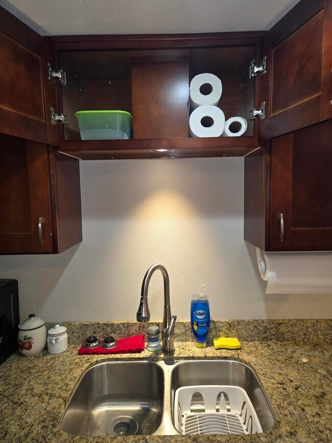 Building Photo - 1213 5th St