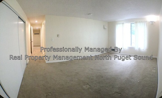 Building Photo - 4717 W Lake Sammamish Pkwy SE