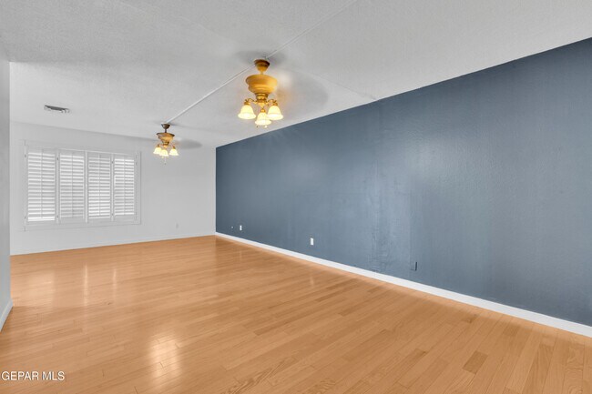 Building Photo - 4200 Wallington Dr