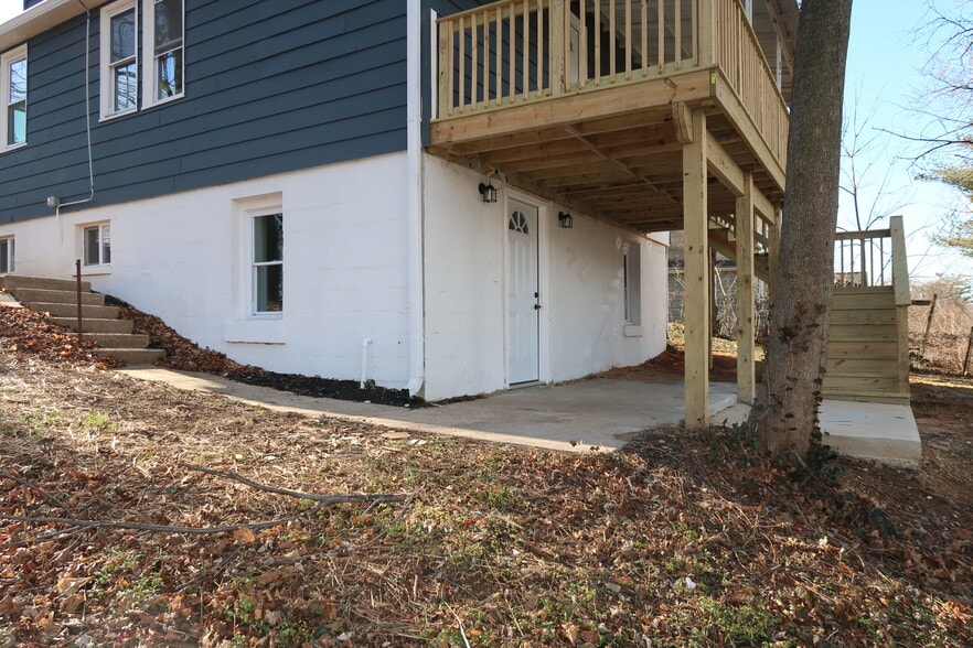 Building Photo - 212 Fourth Ave