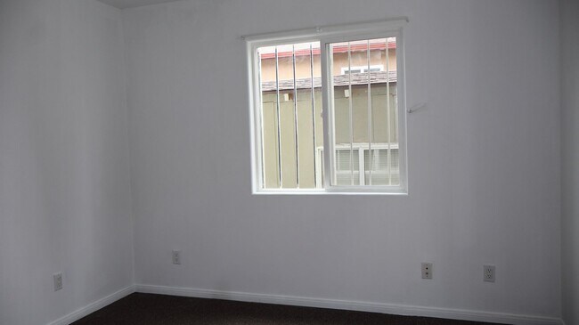Building Photo - Single 2 bedrooms 2 baths house in San Diego CA.