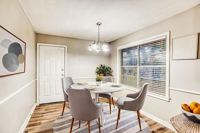 Building Photo - 1610 13th Ave N