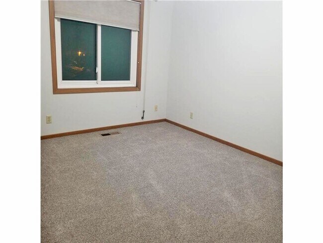 Building Photo - Awesome golden valley townhouse with 2 beds and 2.5 baths available 6/1/2024!