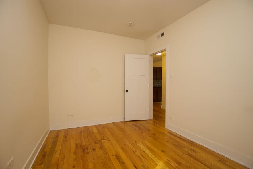 Building Photo - 1456 W Byron St