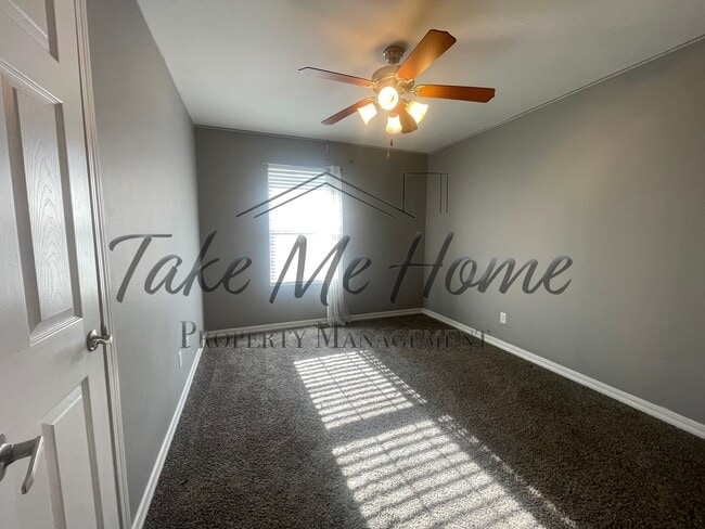 Building Photo - 4 Bedroom Home in Nixa School District!