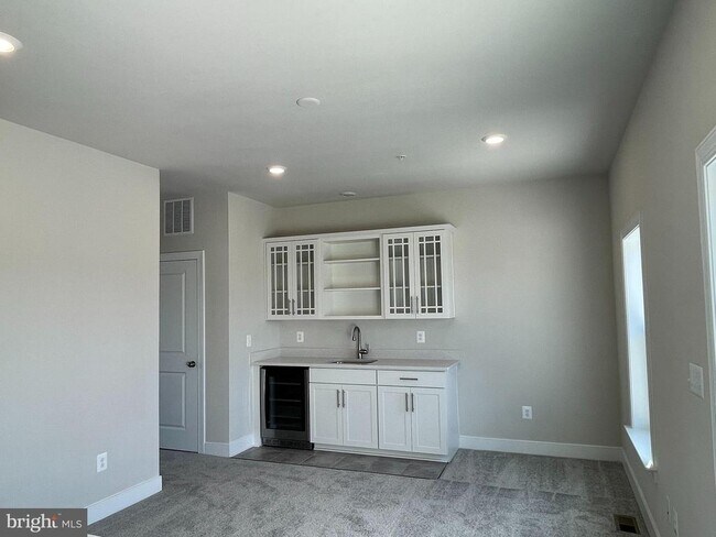 Building Photo - 313 Salinger Pl