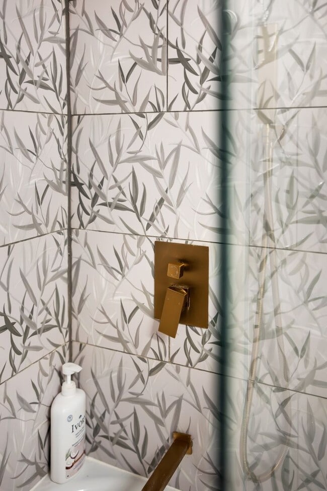 Building Photo - 730 Bennys Bch Rd