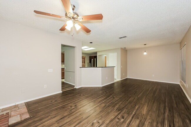 Building Photo - 8204 Marie Ln