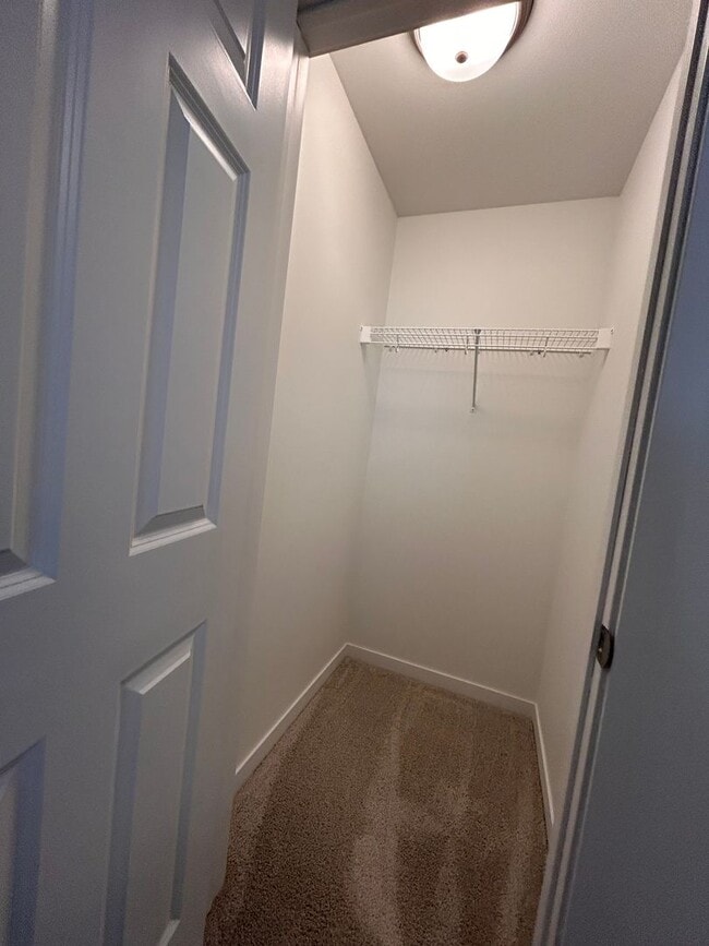 Building Photo - 3 Bed 3 Bath TownHome