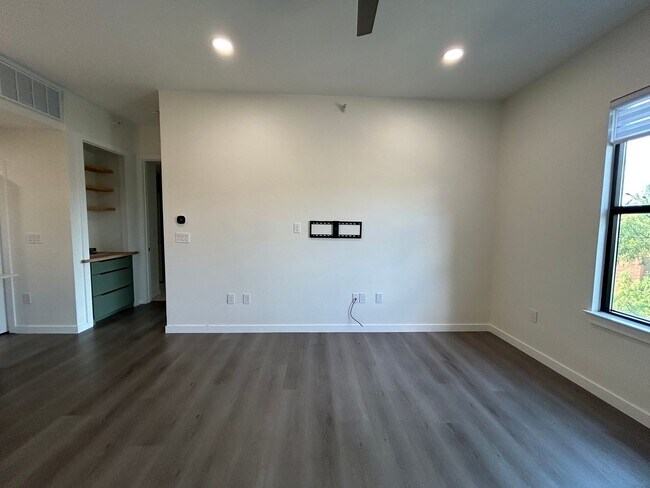 Building Photo - "Fort Worth Texas Condo for Rent"