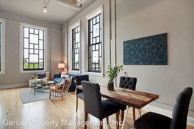 Building Photo - 1615 Hampton Ave