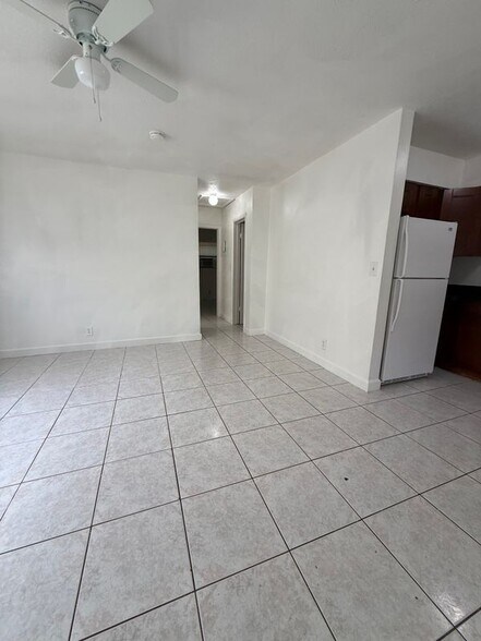 Building Photo - 5211 NW 17th Ct