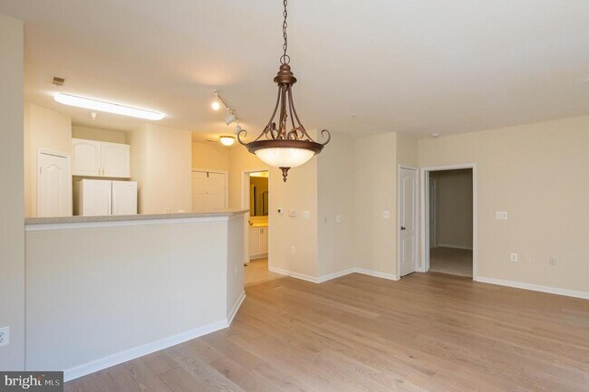 Building Photo - 400 Symphony Cir