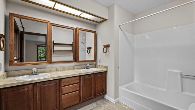 Building Photo - Charming Single-Family Home in Glenwood Sp...