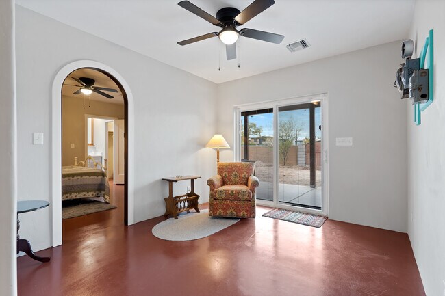 Building Photo - 3816 E Lee St