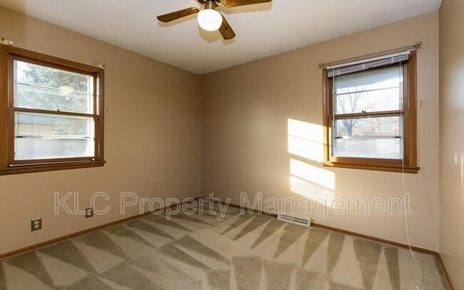 Building Photo - 230 Bel Aire Dr