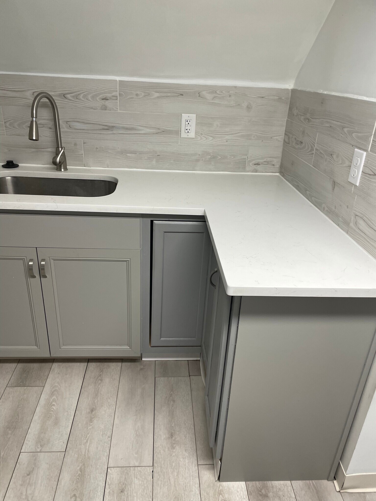 Building Photo - 76 Benham St