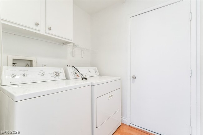 Building Photo - 4744 Denwood Dr