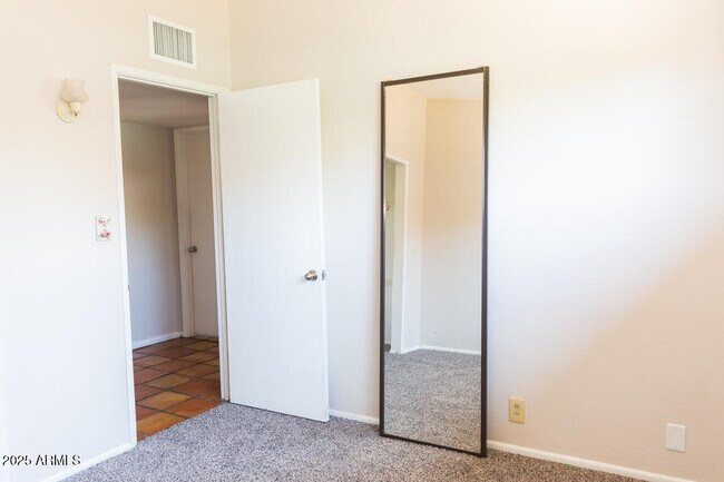 Building Photo - 2601 N 68th Pl