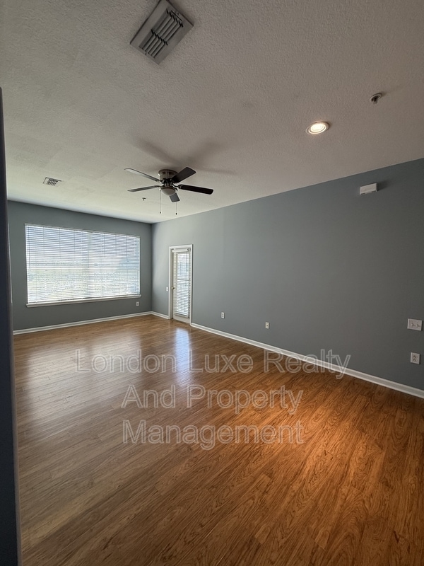 Building Photo - 7990 Baymeadows Rd