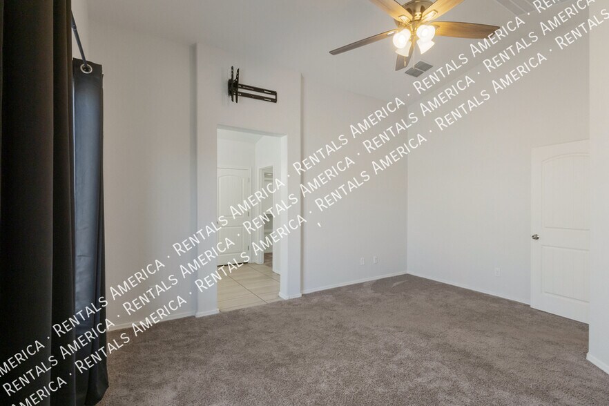 Building Photo - 1744 E Desert Breeze Pl