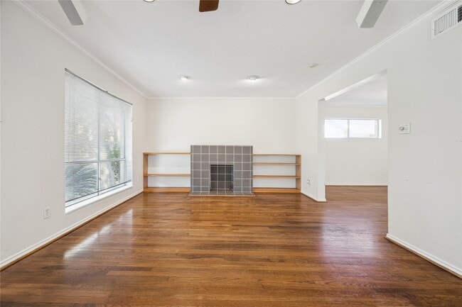 Building Photo - 1601 Park St