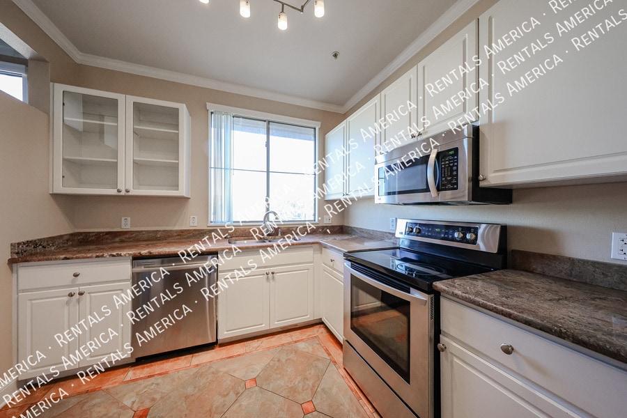 Building Photo - 1701 E Colter St