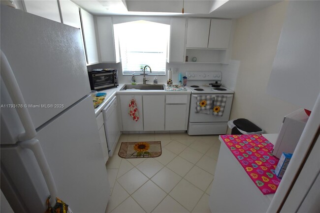 Building Photo - 2515 Emory Dr W