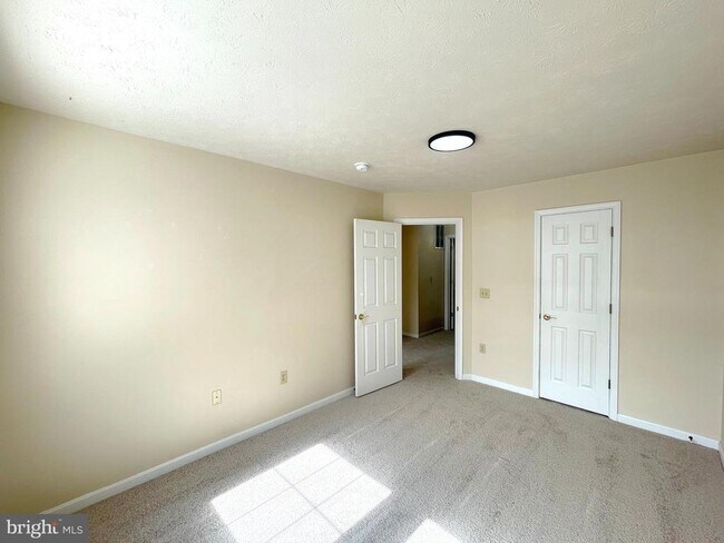 Building Photo - 45586 Curley Ct