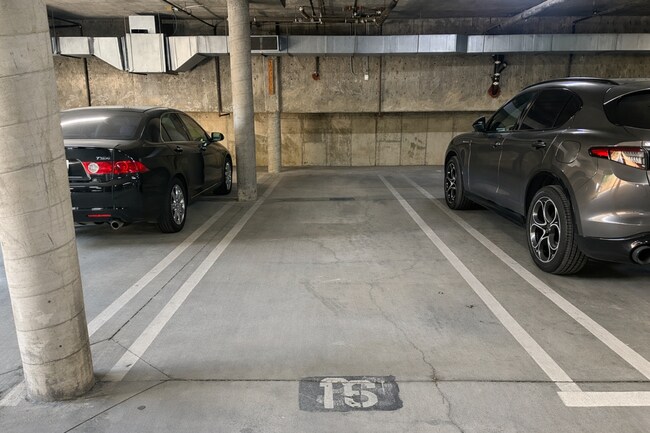 Building Photo - Bright Valley Village Condo for Lease with Balcony & Amenities