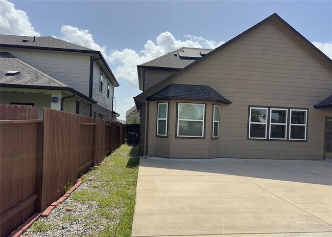 Building Photo - 3314 Dry Creek Dr