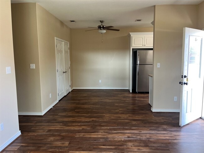 Building Photo - 1841 Caroline Ln