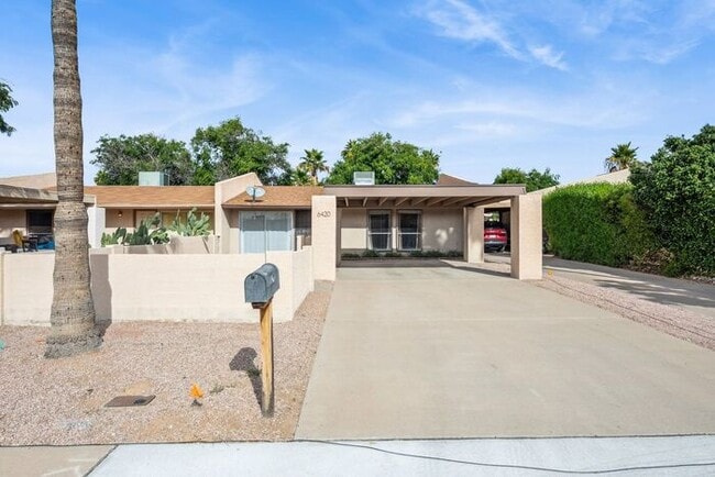 Building Photo - Cozy 2-bedroom, 1.5-bath townhome