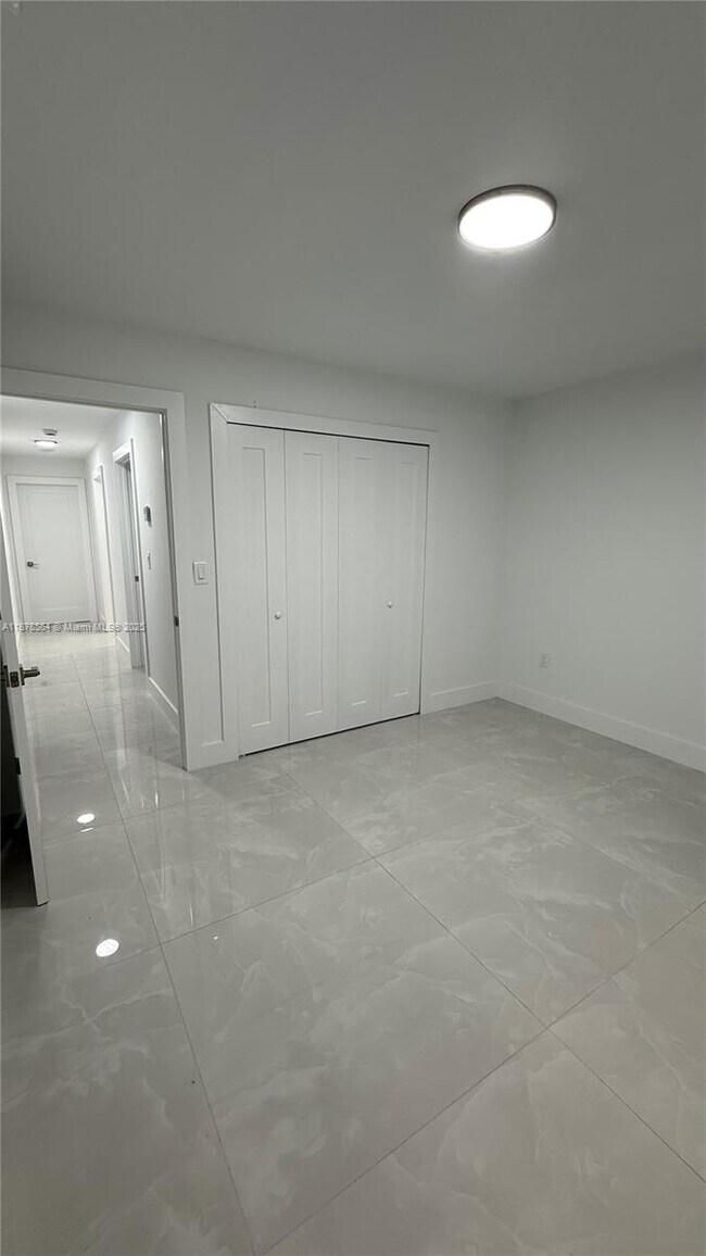 Building Photo - 215 NW 136th Ct