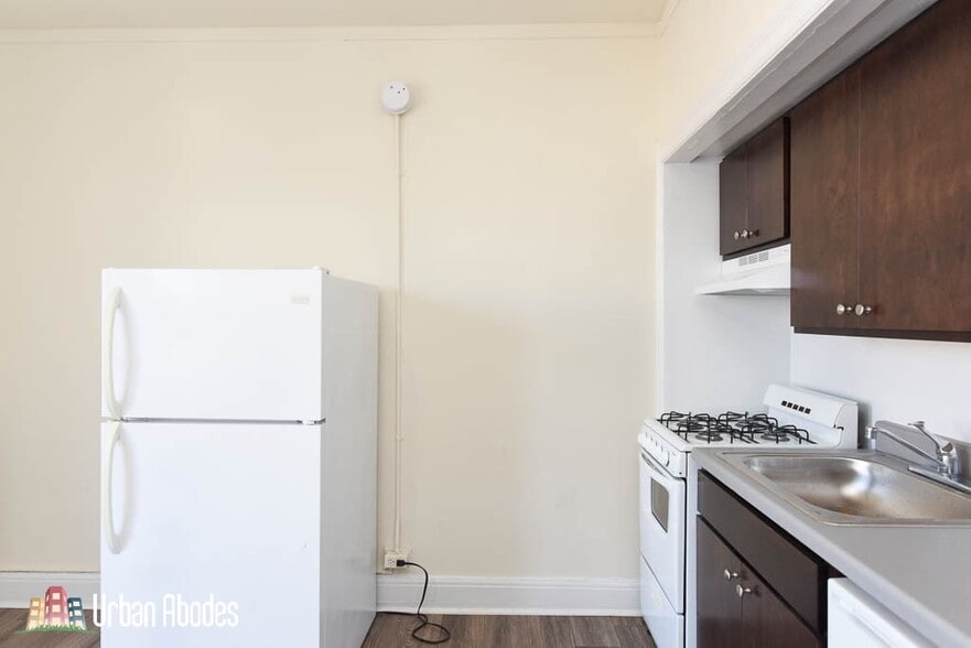 Building Photo - 3314 W Diversey Ave