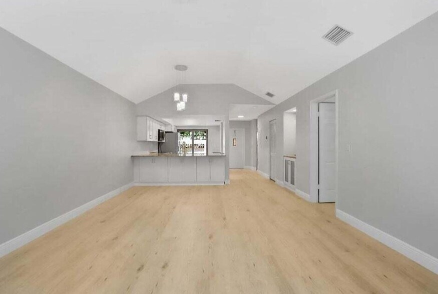 Building Photo - 3113 Kingswood Ter
