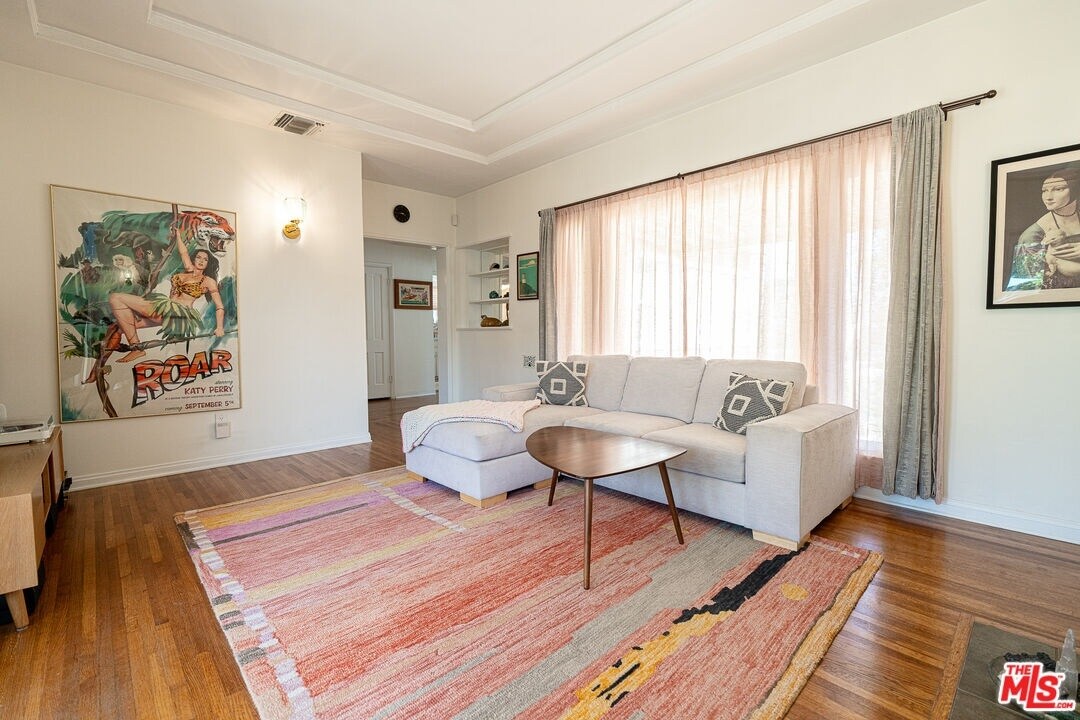Building Photo - 221 W 64th Pl
