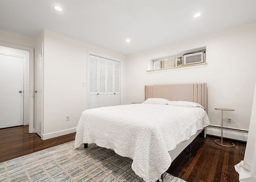 Building Photo - 8 Commonwealth Ct