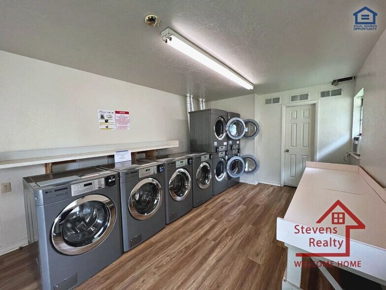 Building Photo - 1502 NW Kingsbury Ave