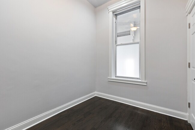 Building Photo - 2338 W Fullerton Ave