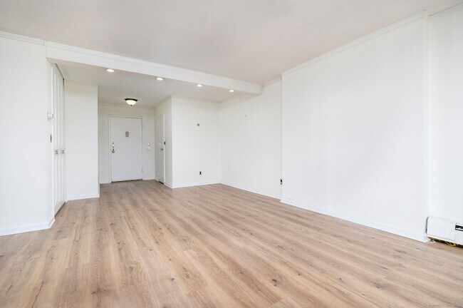 Building Photo - 65 Glenbrook Rd