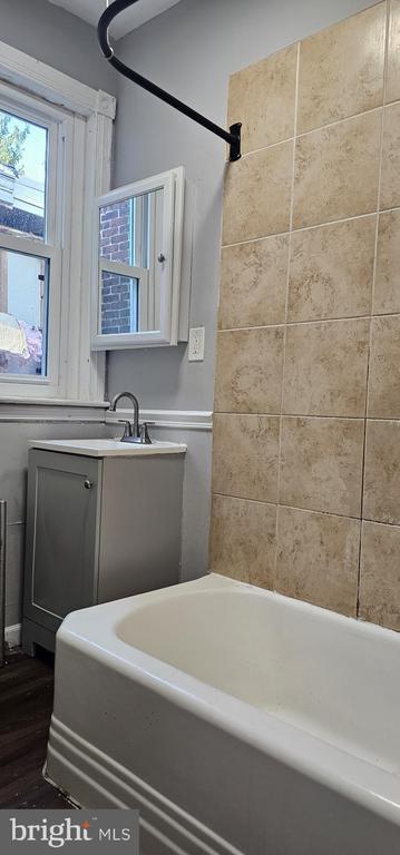 Building Photo - 5611 Boyer St