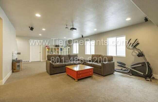 Building Photo - NO DEPOSIT option available for qualified ...